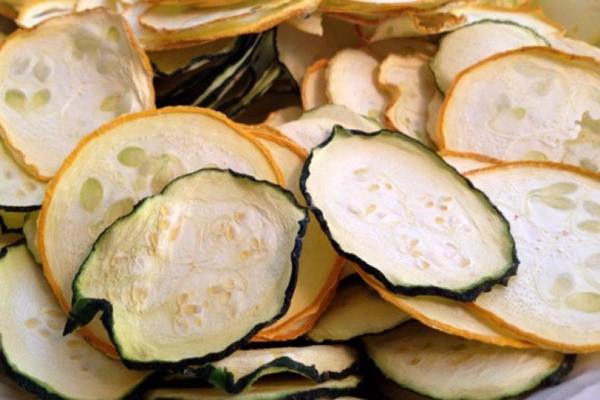 Getrocknete Zucchini für den Winter