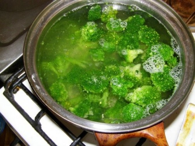 brokolice ve vodě