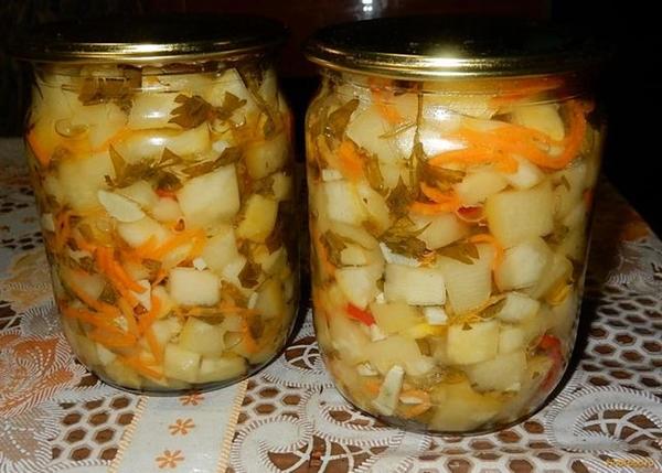 Pikantna salata od tikvica