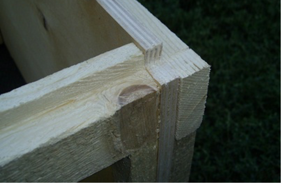 The process of making a beehive with your own hands