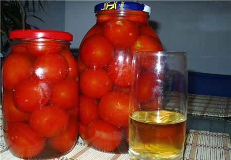 tomates au jus de pomme en bocaux