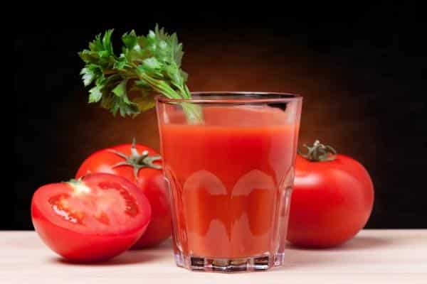 tomatjuice i et glas