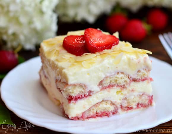 Tiramisu dâu với bánh quy