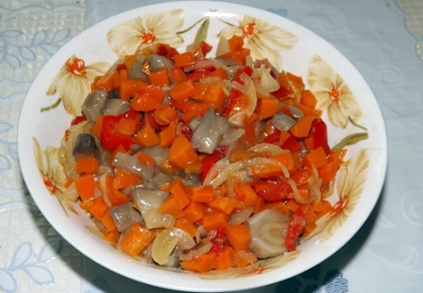 Solyanka s houbami a rajčaty