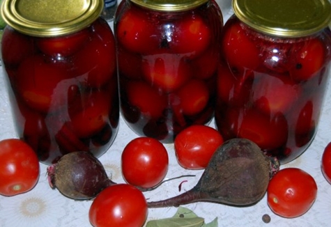 tomatoes with beets in jars