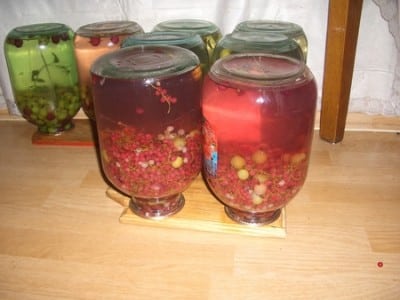 kompot w słoikach