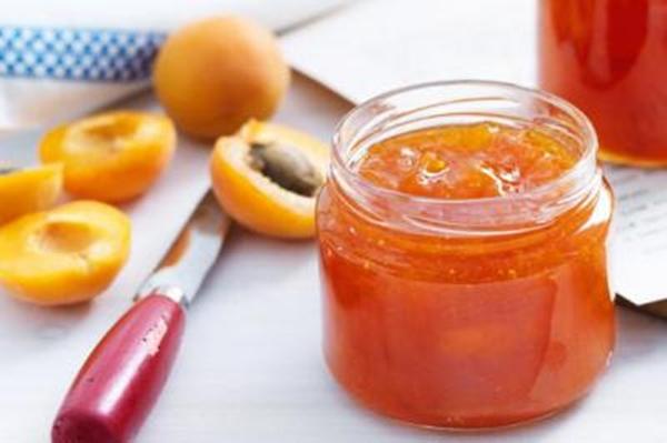 confiture de pommes et d'abricots pour l'hiver