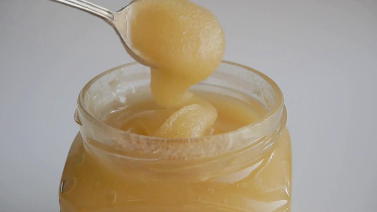 Řepkový med ve sklenici