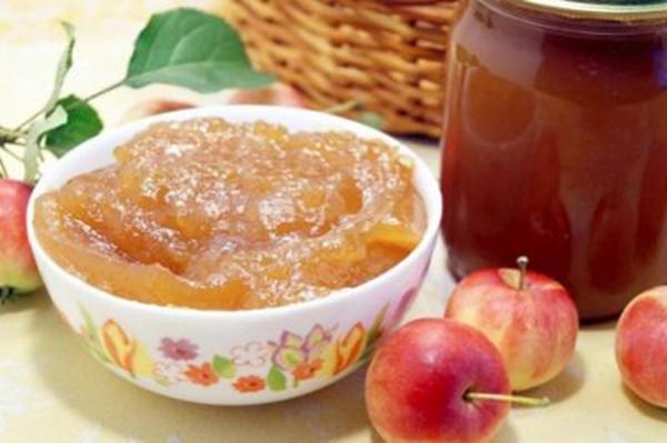 Five-minute apple jam