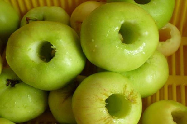 whole green apples