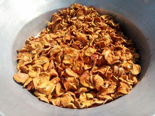 drying apples