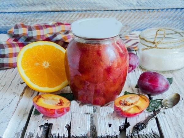 Weiße Pflaumenmarmelade mit Orange