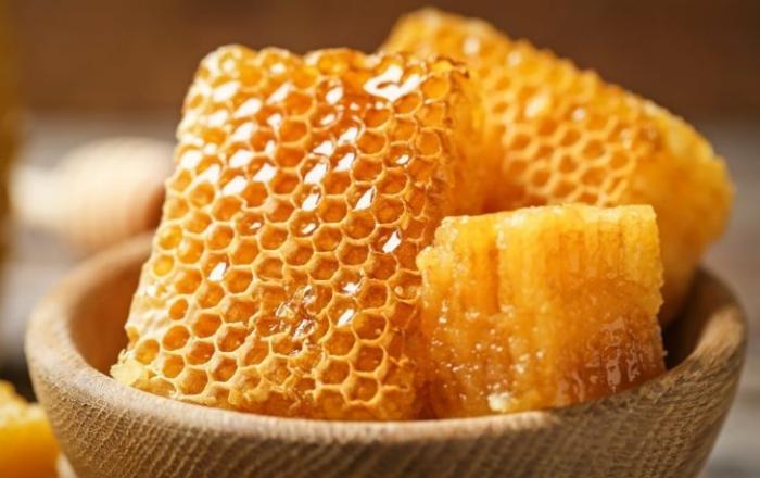Je možné jíst plástve z medu?