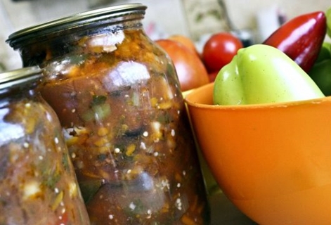 aubergine bakat in een pot