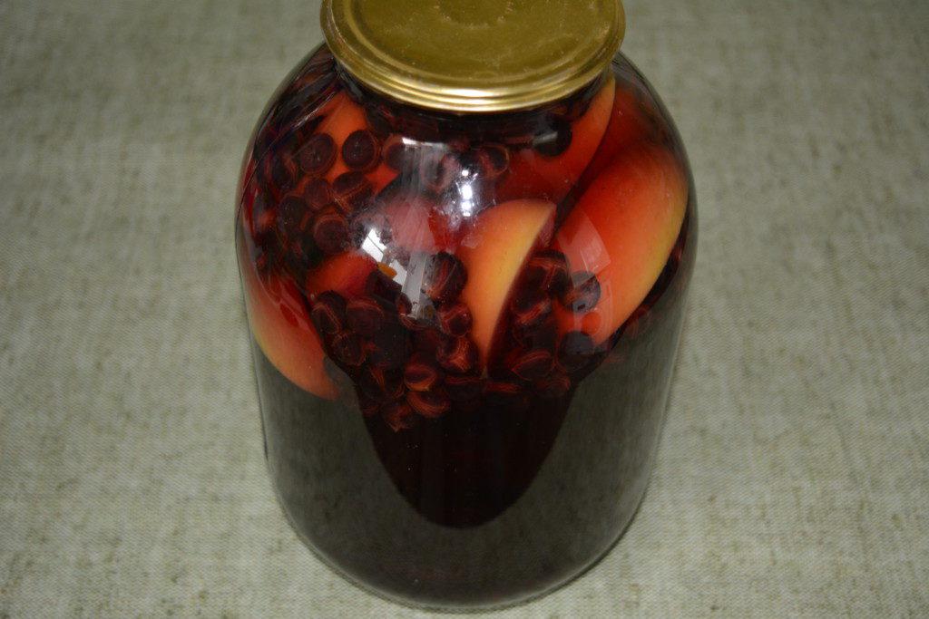 compote of apples and rowan berries 