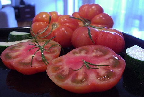 průřez rajčat