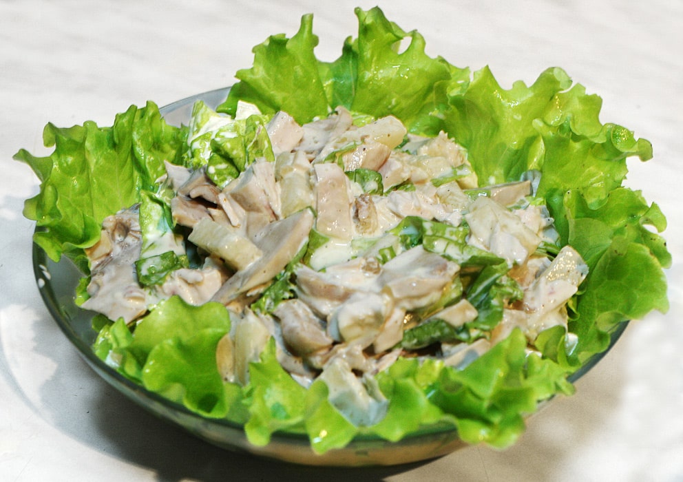 Salad với nấm cho bàn ăn năm mới