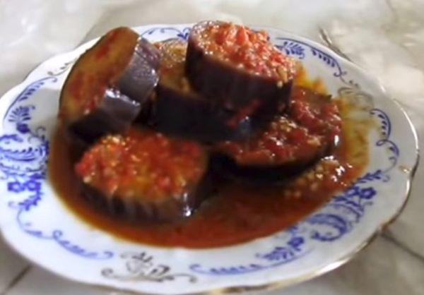 Aubergine mit Tomate