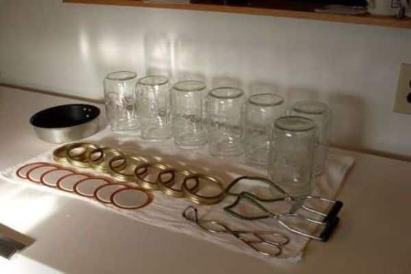 sklenice na stole