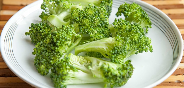 broccoli i en tallerken