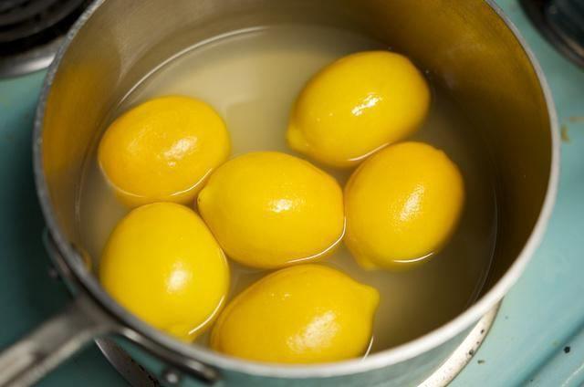 jam with lemon peel 