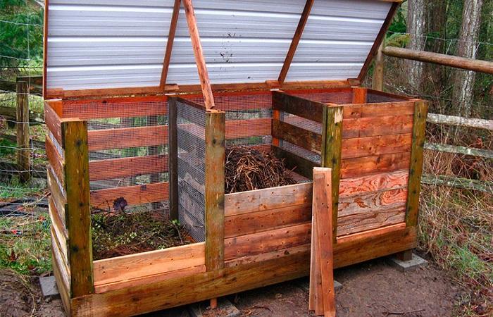 wooden boxes 