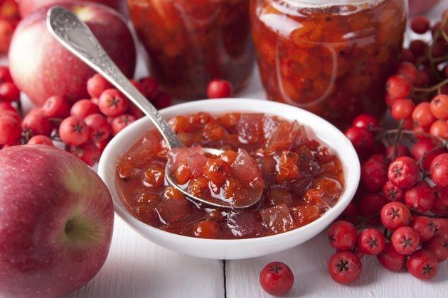 Marmelade mit Apfel und Eberesche 