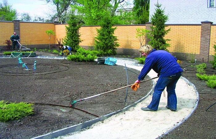 workers on the lawn 