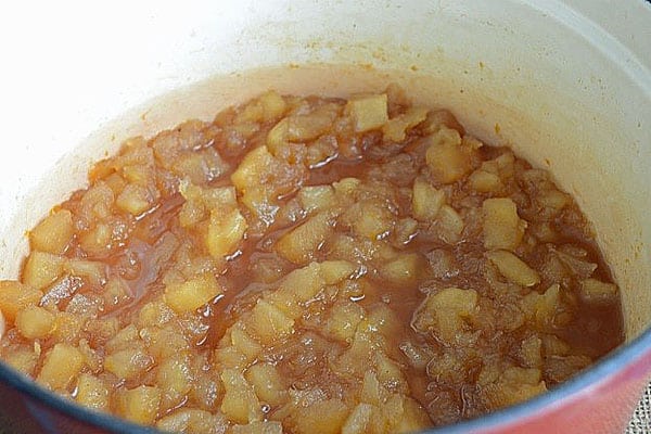 process of boiling ranetki apples 