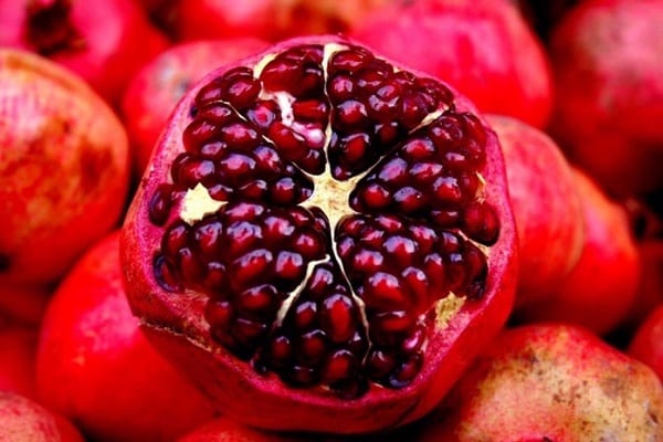 The benefits and harms of pomegranate for human health and ways to consume the fruit and seeds