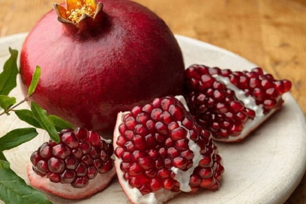 fruits on the board 