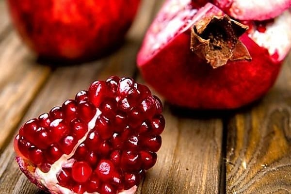 The benefits and harms of pomegranate for human health and ways to consume the fruit and seeds