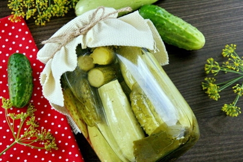 pot de concombres et courgettes