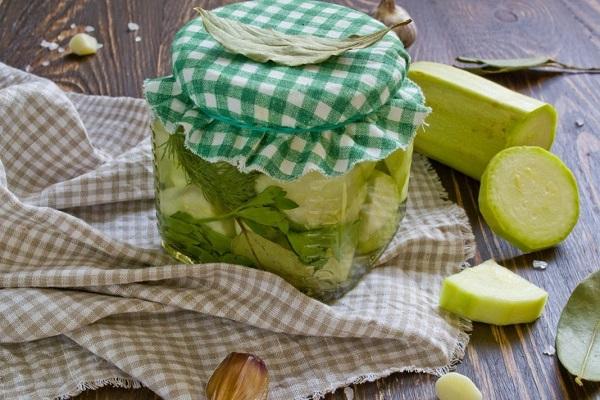 zucchini med dill