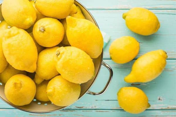 citrony v misce