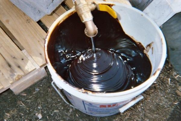 bucket of tar 