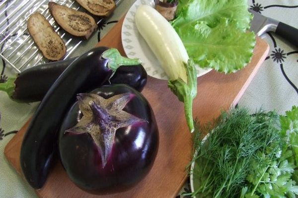 aubergines op tafel