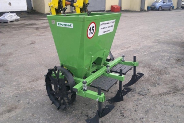 mechanical potato planter