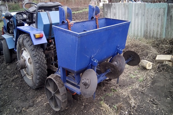 fertilizer dispenser