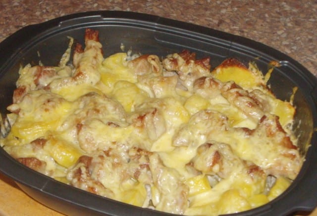 Potatoes with chicken in the oven with sauce