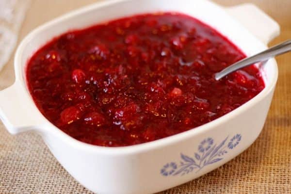 Isang simpleng recipe para sa paggawa ng cranberry jam para sa taglamig