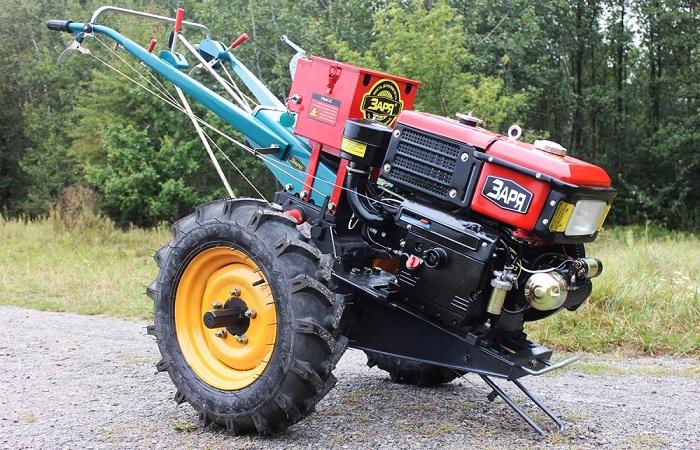 großer handgeführter Traktor 