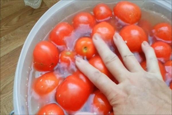 mariné dans une bassine 