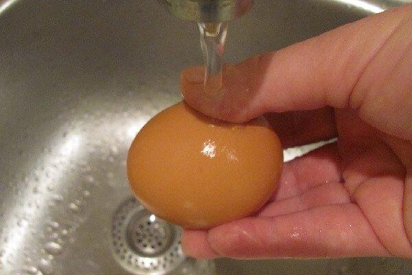 is it possible to wash eggs 