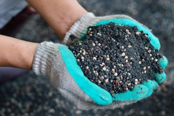 Mineral fertilizers in hand