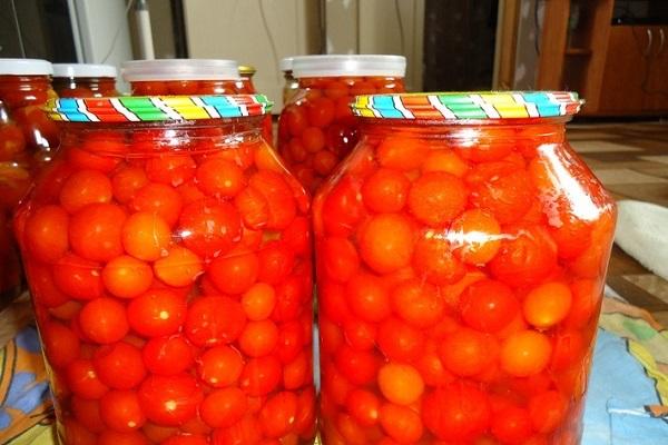 Kirschtomaten in einem Glas 