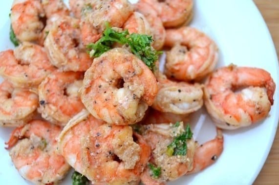 Warm shrimp in sauce