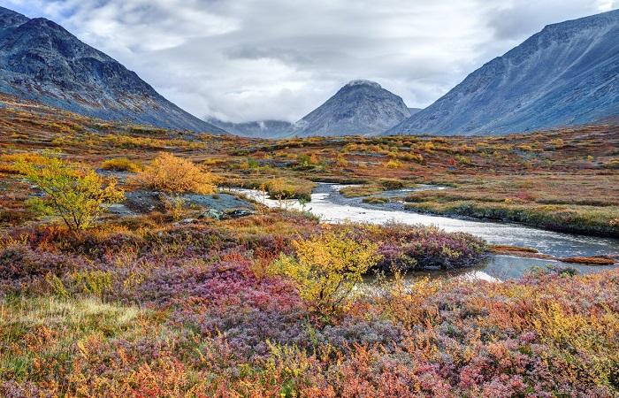 valley in the mountains 