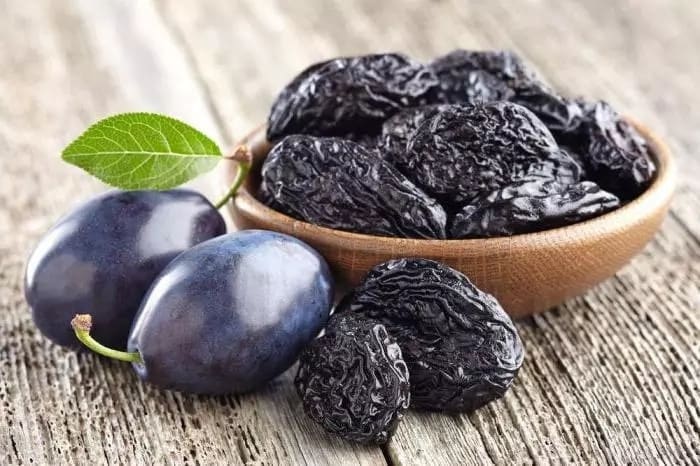 prunes in a bowl