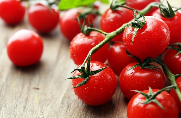 červená cherry rajčata 